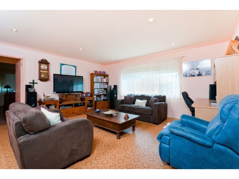 61 Harricks Crescent, Attwood VIC 3049