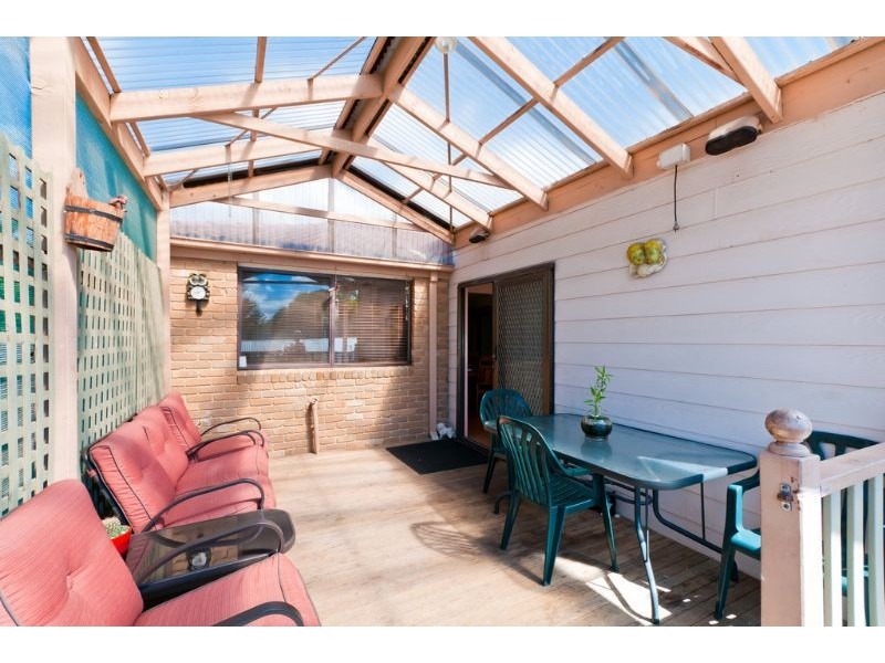 61 Harricks Crescent, Attwood VIC 3049