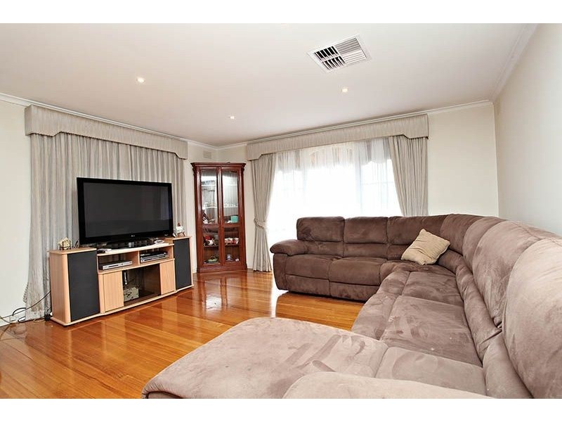 7 Forest Court, Gladstone Park VIC 3043