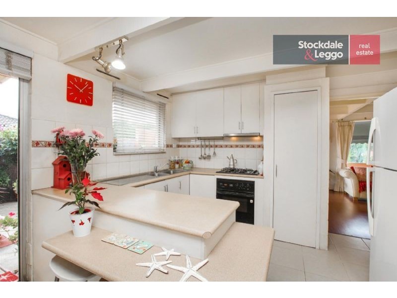17 Snaefell Crescent, Gladstone Park VIC 3043