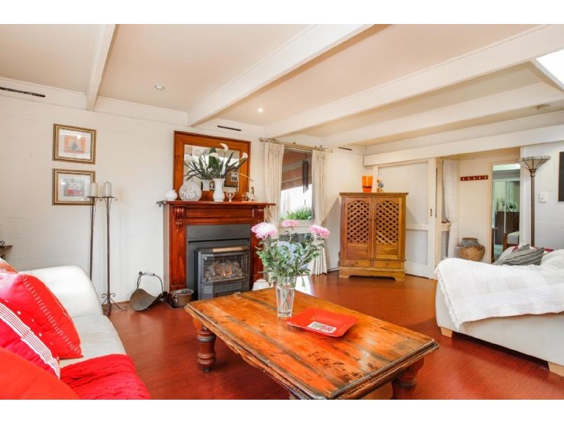 17 Snaefell Crescent, Gladstone Park VIC 3043