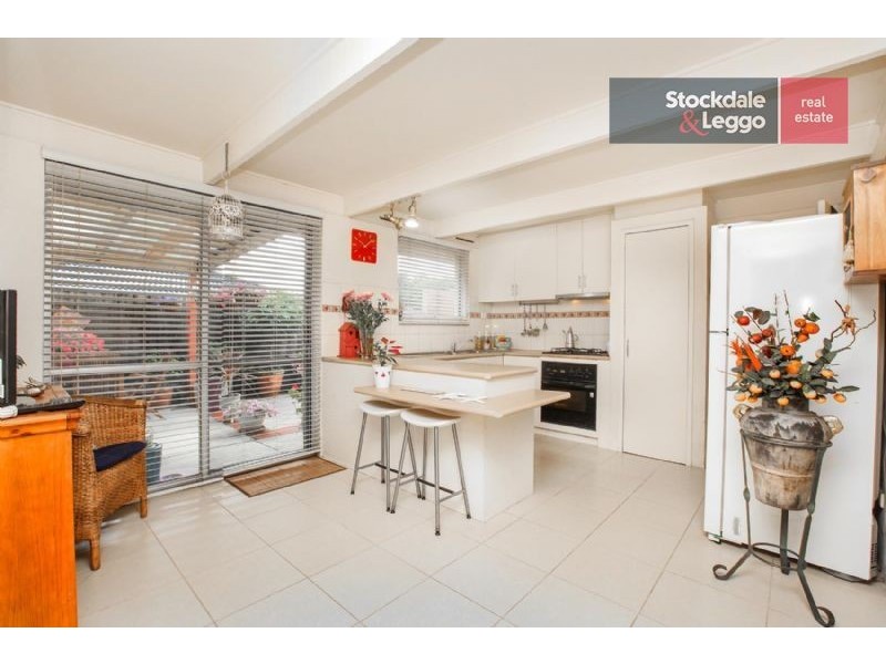 17 Snaefell Crescent, Gladstone Park VIC 3043