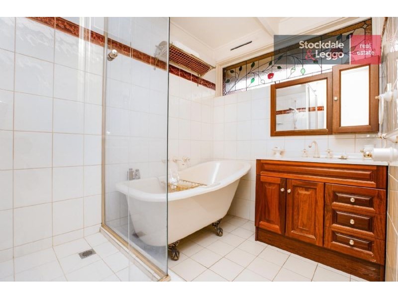 17 Snaefell Crescent, Gladstone Park VIC 3043