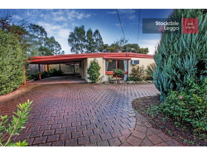 17 Snaefell Crescent, Gladstone Park VIC 3043