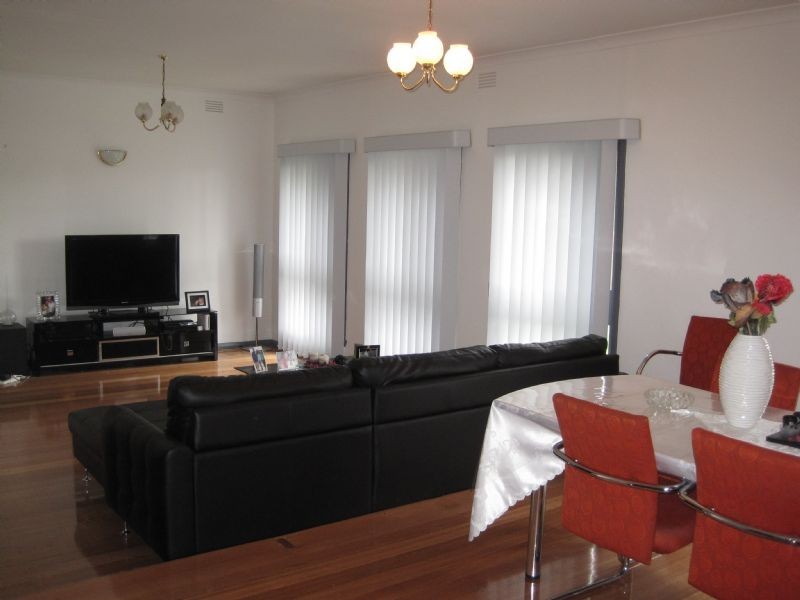 3 Barrington Crescent, Gladstone Park VIC 3043