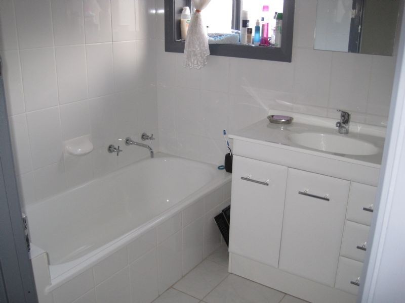 3 Barrington Crescent, Gladstone Park VIC 3043