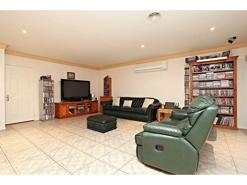 10 Arncliffe Boulevard, Greenvale VIC 3059
