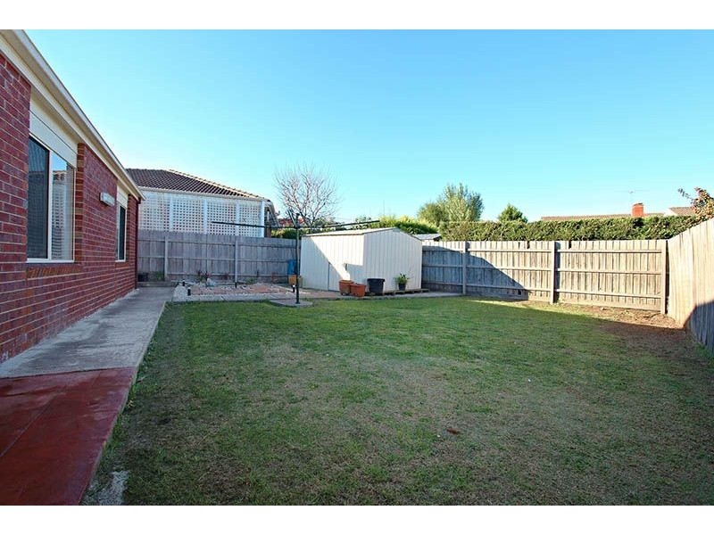 10 Arncliffe Boulevard, Greenvale VIC 3059