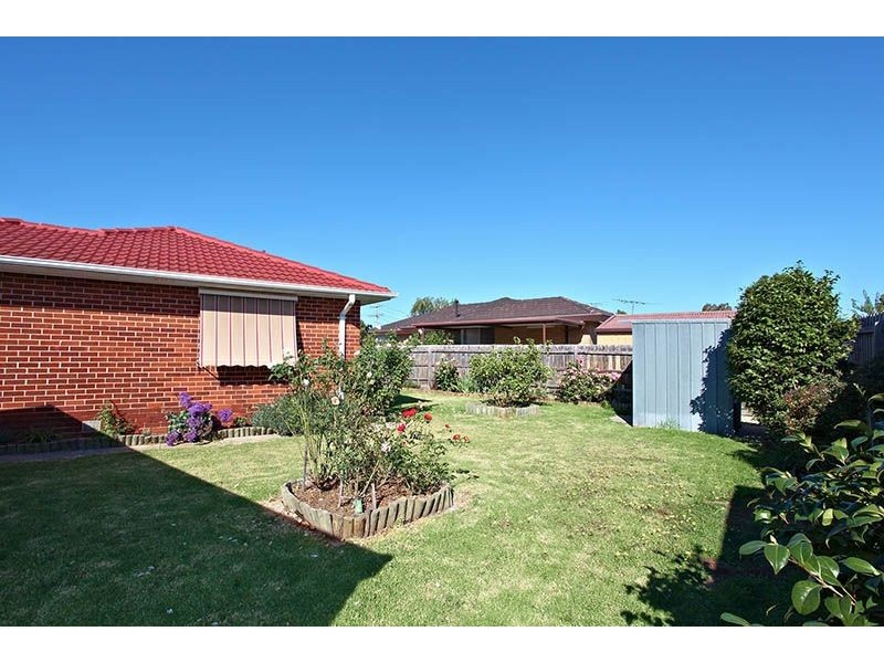 19 Parnell Crescent, Gladstone Park VIC 3043