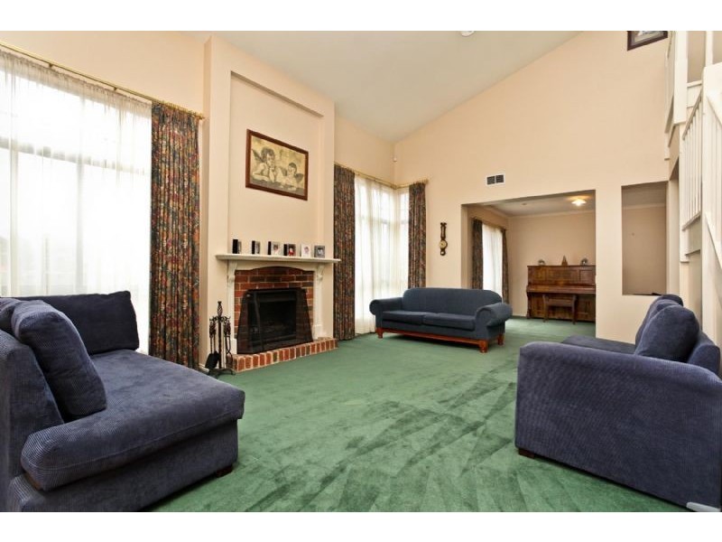 53 Stonebridge Way, Attwood VIC 3049