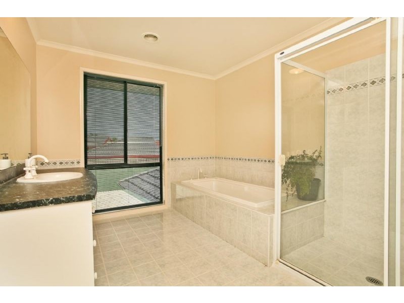 53 Stonebridge Way, Attwood VIC 3049