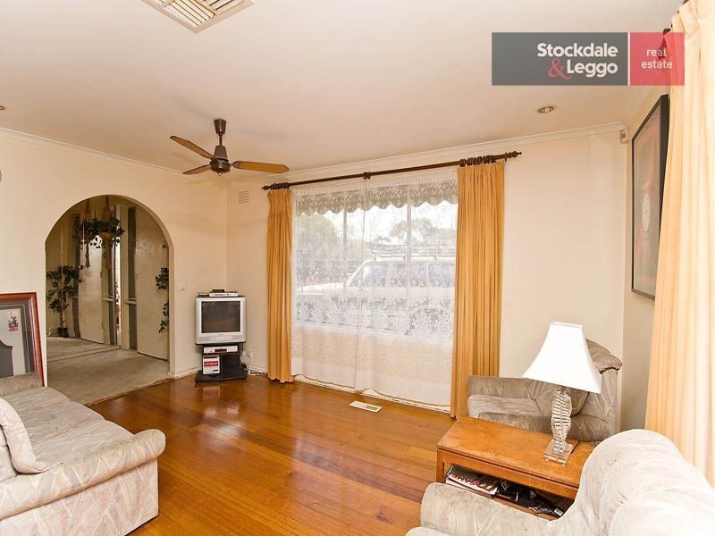 23 Gaynor Crescent, Gladstone Park VIC 3043
