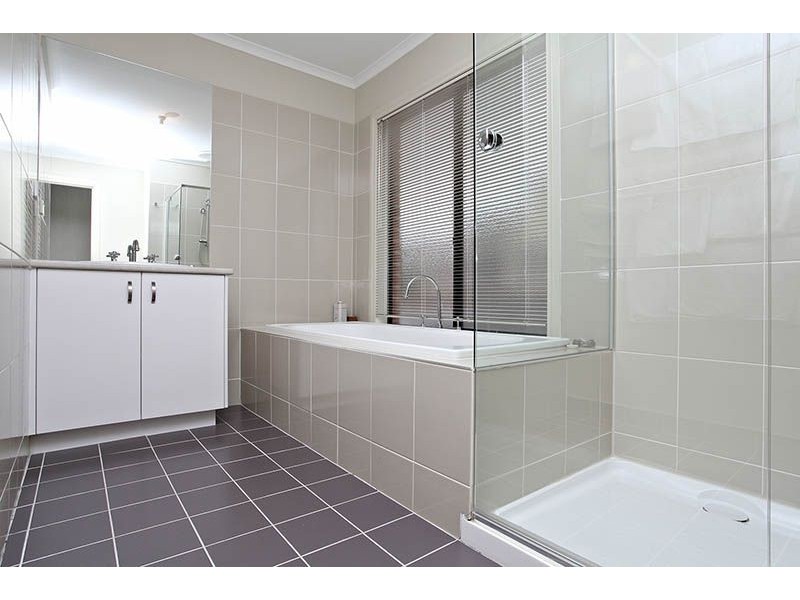 16 Maclaren Court, Greenvale VIC 3059