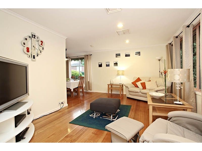 2 Taunton Place, Gladstone Park VIC 3043