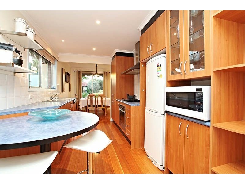 2 Taunton Place, Gladstone Park VIC 3043