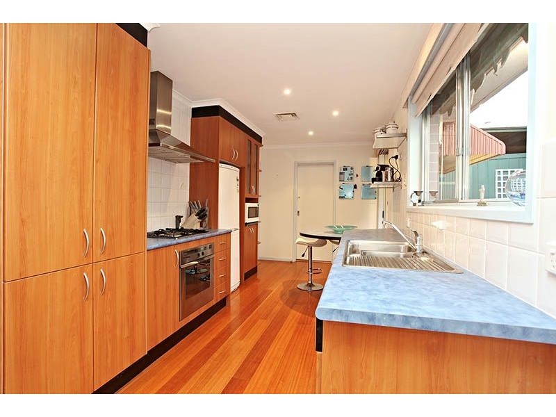 2 Taunton Place, Gladstone Park VIC 3043