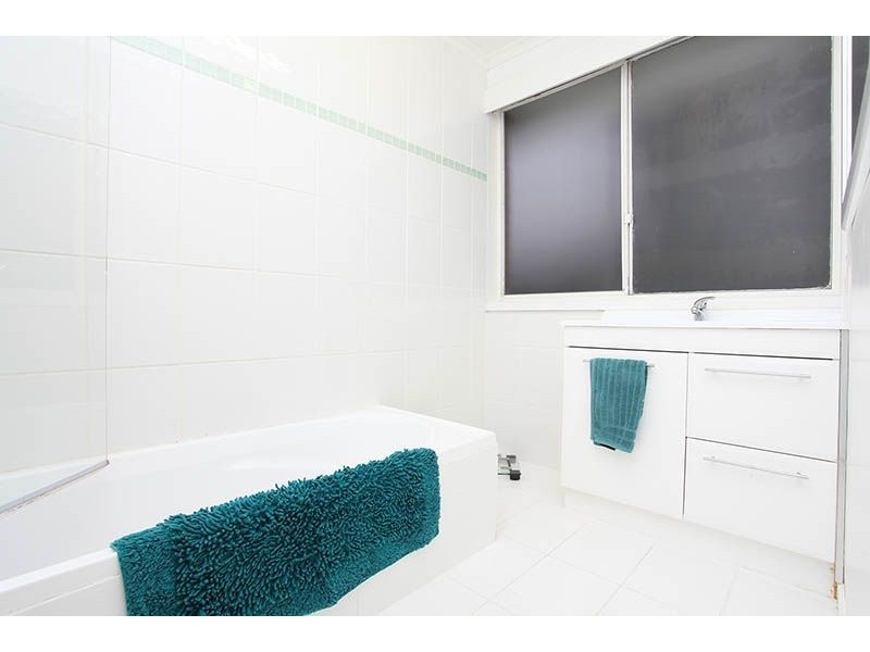 2 Taunton Place, Gladstone Park VIC 3043