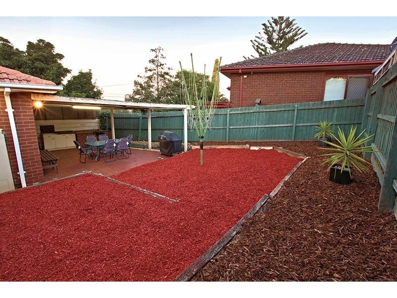 2 Taunton Place, Gladstone Park VIC 3043