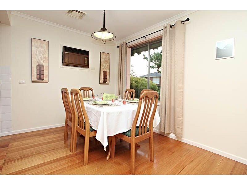 2 Taunton Place, Gladstone Park VIC 3043