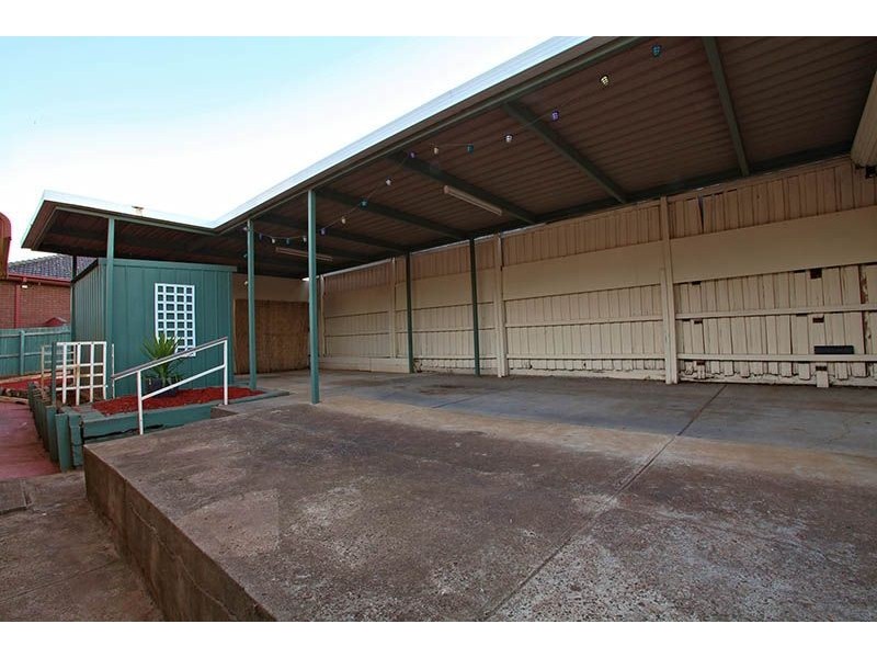 2 Taunton Place, Gladstone Park VIC 3043