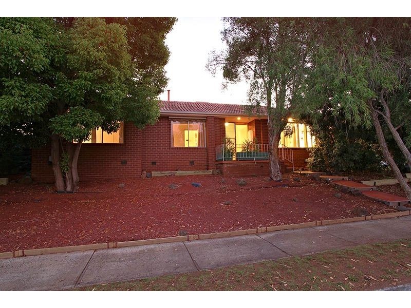 2 Taunton Place, Gladstone Park VIC 3043