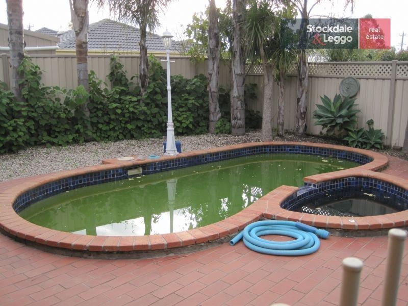 10 Gretna Close, Westmeadows VIC 3049
