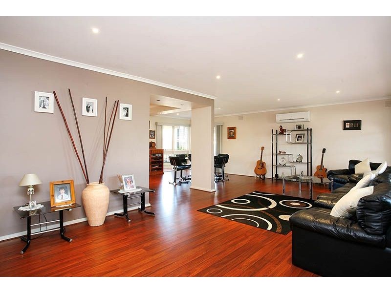 3 Fairbank Avenue, Gladstone Park VIC 3043