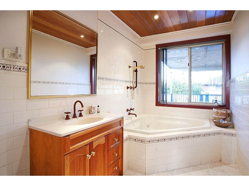 3 Fairbank Avenue, Gladstone Park VIC 3043