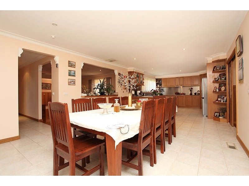 10 Lloyds Place, Attwood VIC 3049