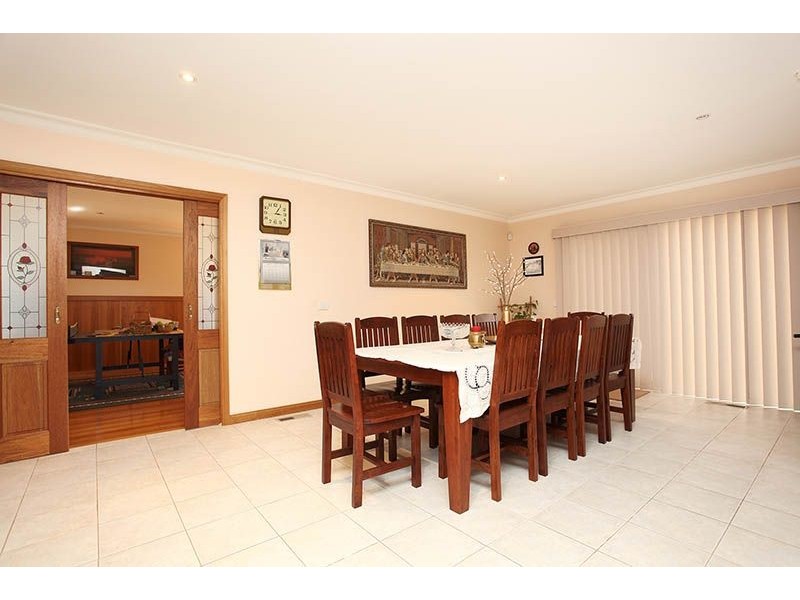 10 Lloyds Place, Attwood VIC 3049