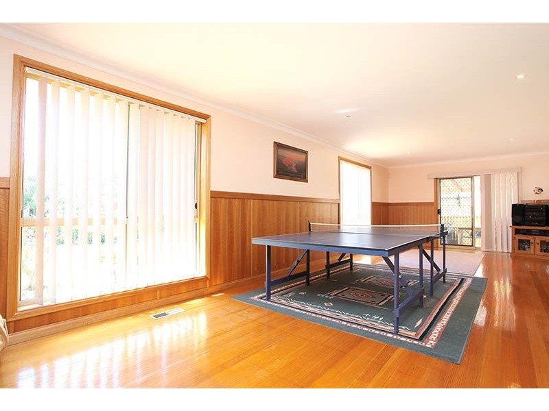 10 Lloyds Place, Attwood VIC 3049