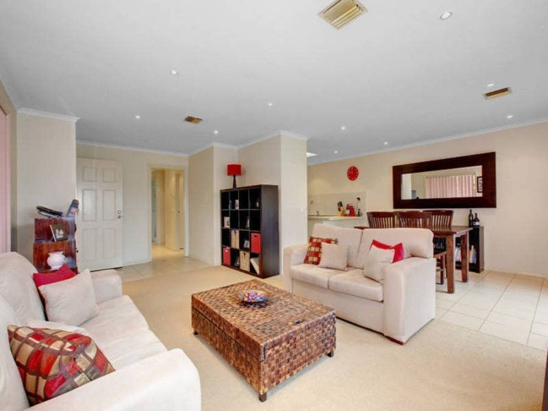 8 Shale Crt, Delahey VIC 3037