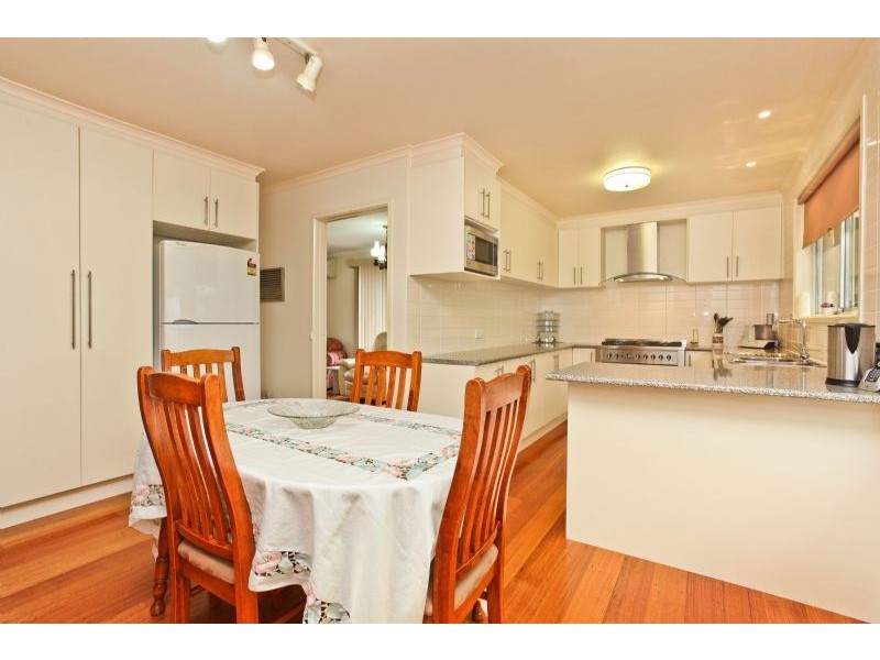 7 Ballard Close, Gladstone Park VIC 3043