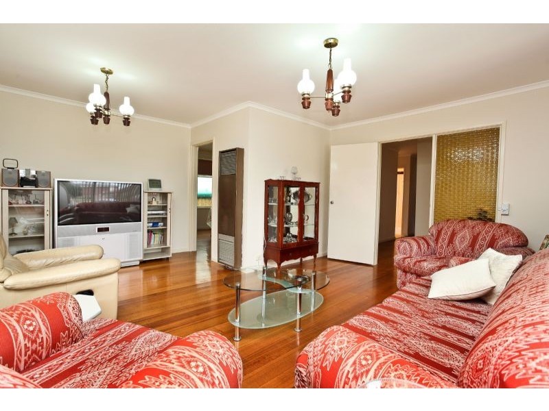 7 Ballard Close, Gladstone Park VIC 3043