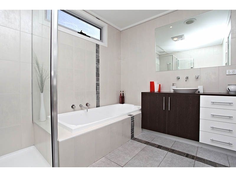 20 Cobblestone Drive, Attwood VIC 3049