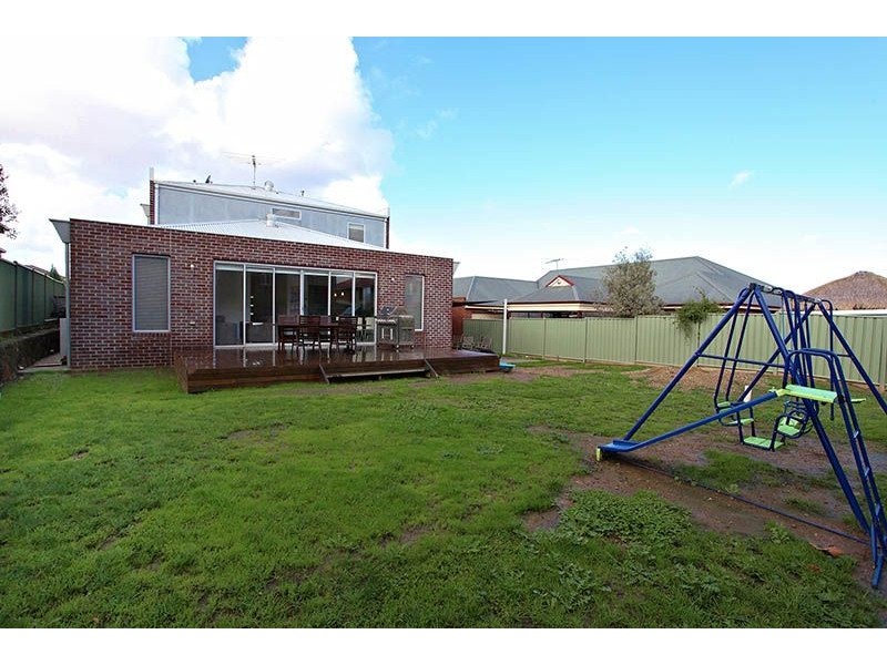 20 Cobblestone Drive, Attwood VIC 3049