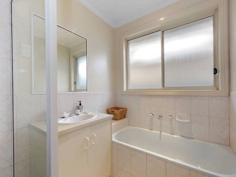 8 Shale Court, Delahey VIC 3037