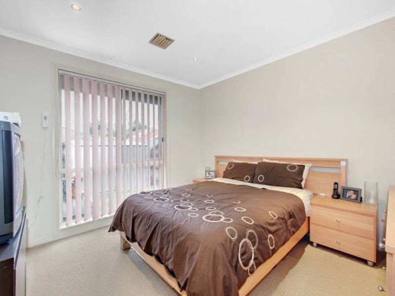 8 Shale Court, Delahey VIC 3037