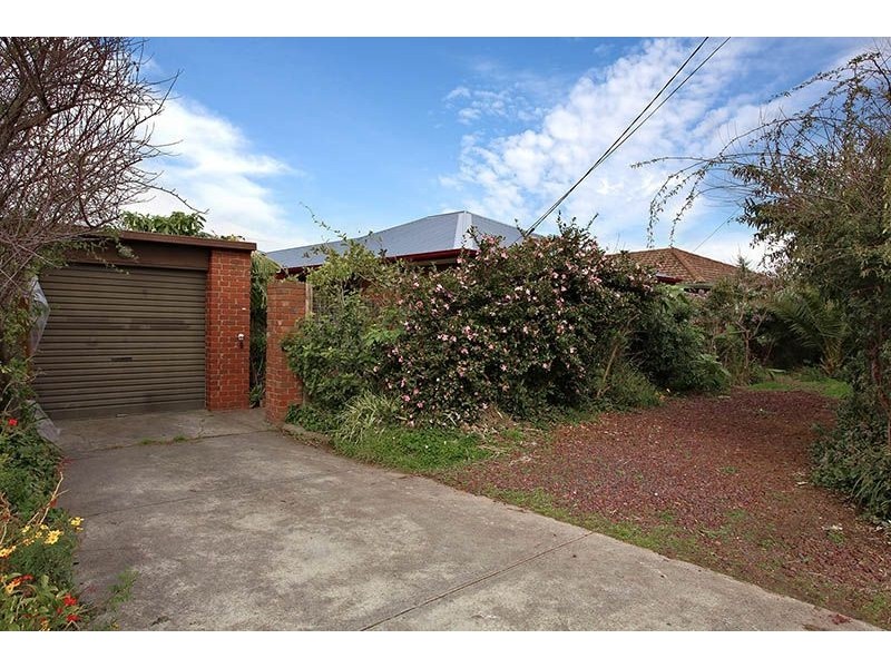 6 North Circular Road, Gladstone Park VIC 3043