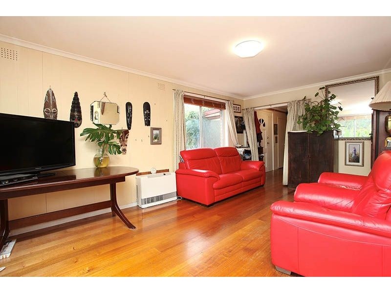 6 North Circular Road, Gladstone Park VIC 3043