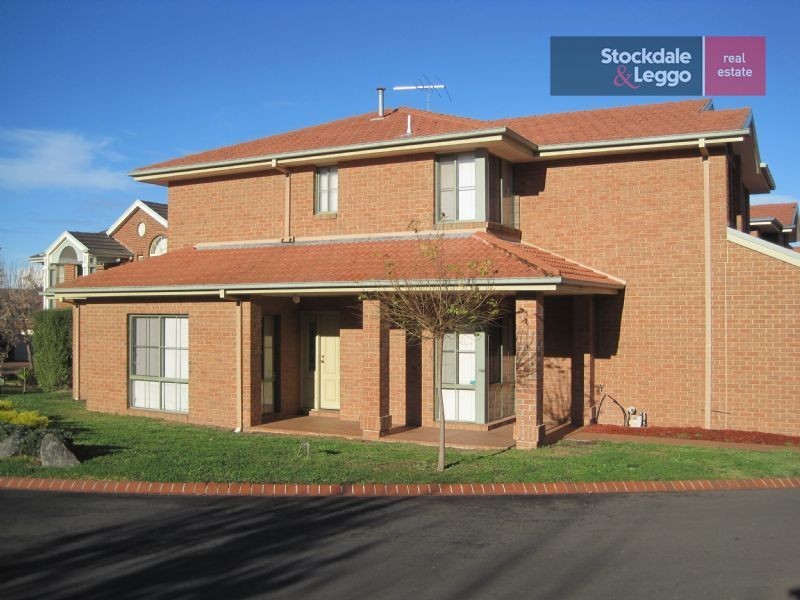 34 The Crest, Attwood VIC 3049