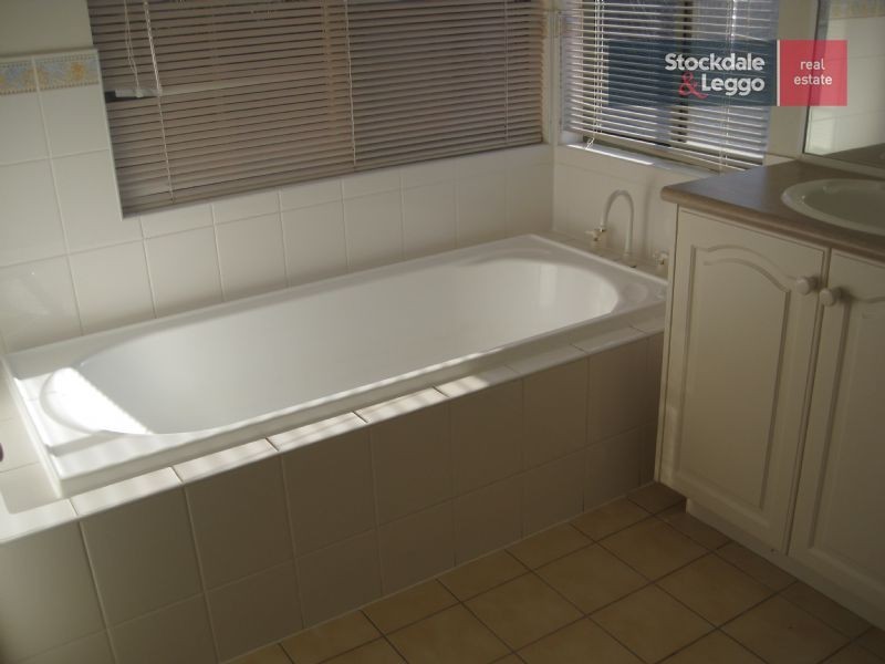 34 The Crest, Attwood VIC 3049
