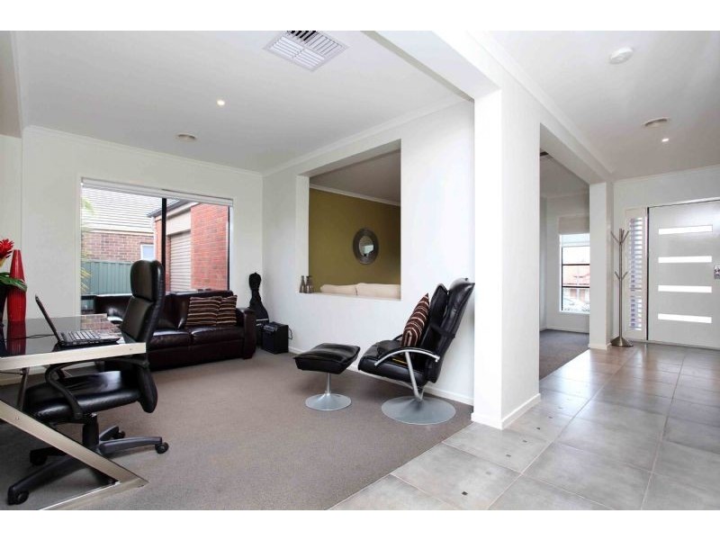 15 Gatehouse Drive, Attwood VIC 3049