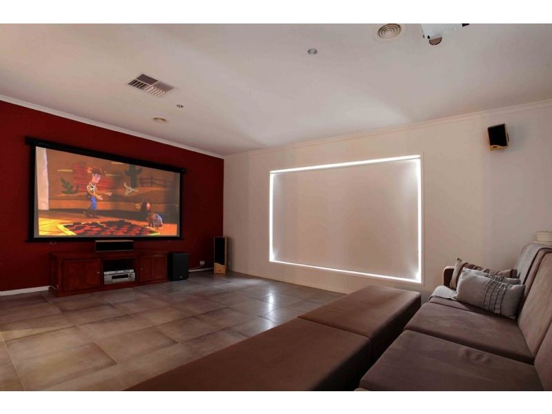 15 Gatehouse Drive, Attwood VIC 3049