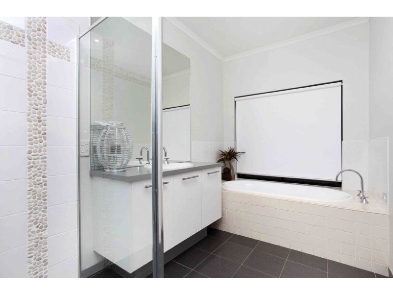 15 Gatehouse Drive, Attwood VIC 3049