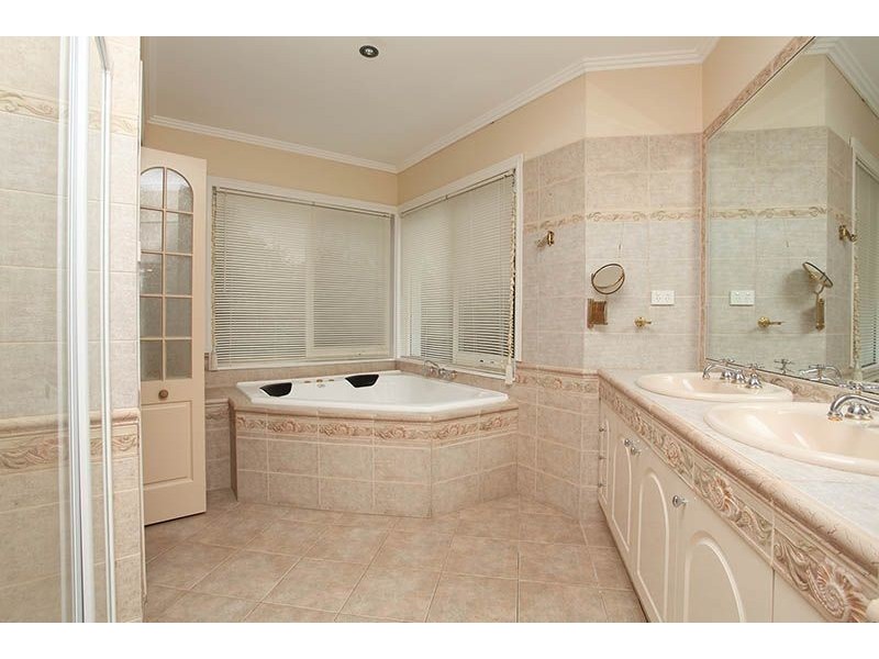 4 Cliveden Court, Greenvale VIC 3059