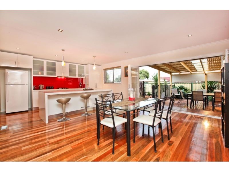 11 Altair Court, Gladstone Park VIC 3043