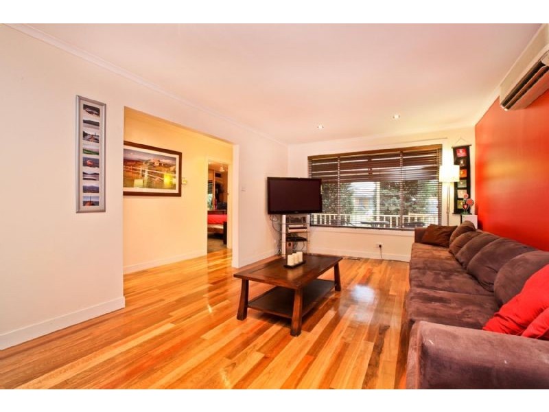 11 Altair Court, Gladstone Park VIC 3043