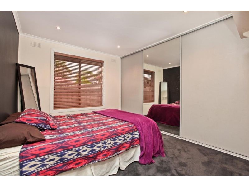 11 Altair Court, Gladstone Park VIC 3043