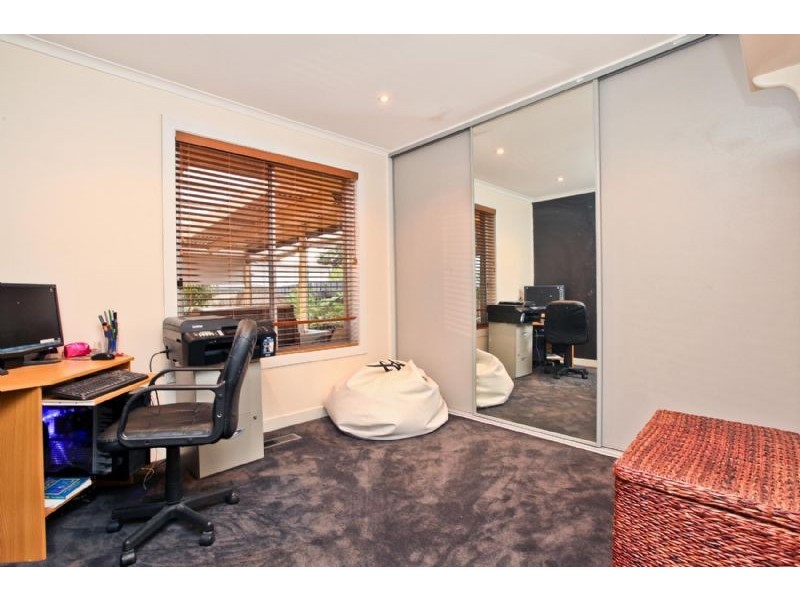11 Altair Court, Gladstone Park VIC 3043